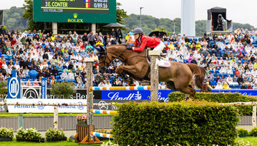 Lillie Keenan receives the style award at CHIO Aachen 2025