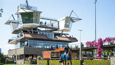 Harrie Smolders delivers another home victory on day two of the Longines Tops International Arena Summer Classic