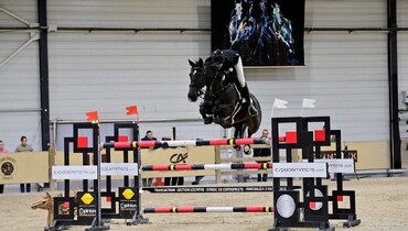 Jules Van Hoydonck and Minte vd Bisschop spoil a French party in Rouen