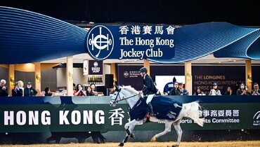 Hans-Dieter Dreher and Cous Cous 3 win the CSI5* 1.50m Longines Welcome Stakes in Hong Kong
