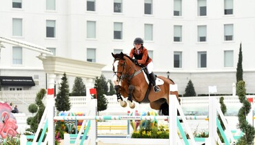 Olivia Sweetnam scores first four-star win aboard Epic in the CSI4* $117,000 Marine Corps Heritage Foundation Grand Prix qualifier