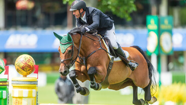 Rowan Willis and Cape Town set the pace on opening day of the Spruce Meadows 'National', presented by Rolex