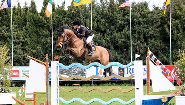 Robert Whitaker and Catwalk IV win the 4* Invitational Grand Prix at the Sunshine Tour