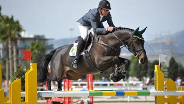 Clem McMahon strikes again in young horse finals at 2016 Spring MET
