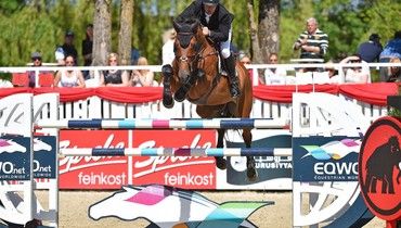 Close race as James Paterson-Robinson wins Saturday's Gold Tour in Linz
