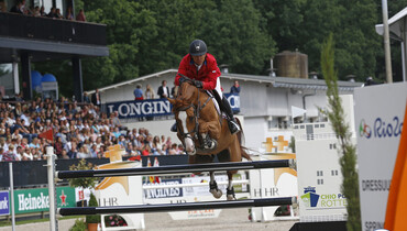Kent Farrington holds on to the top of the world ranking