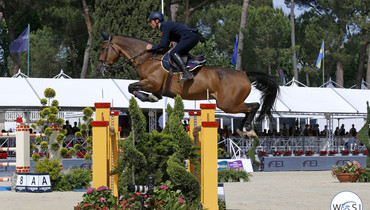 Lorenzo de Luca leads the way in Dublin to win Longines International Grand Prix of Ireland
