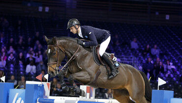 Julien Epaillard kicks off Longines Masters of Paris with a home win