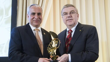 IOC President presents special trophy to FEI President