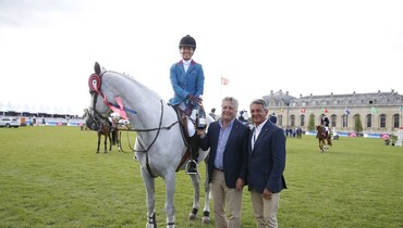 Luciana Diniz shows winning mood in Chantilly