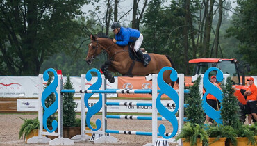 Parot blazes to victory on day two at Angelstone