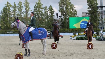Menezes kicks off the weekend in Barcelona with a win