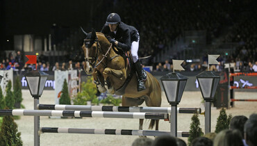 Kevin Staut holds on to the lead in the Longines FEI World Cup Western European League