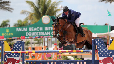 Brazil’s José Roberto Reynoso dominates first day of WEF’s final week