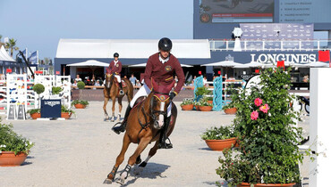 Swans sparkle in spectacular GCL of Saint-Tropez