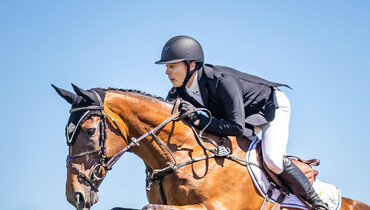 Aaron Hadlow and Vahlinvader reign supreme in the FEI Jumping World CupTM Australian League