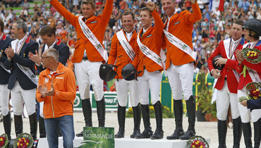 Images | The winning teams at the prize giving