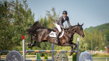 Michael Hutchinson and Nektarina B win the CSI3* Open Classic at the International Bromont