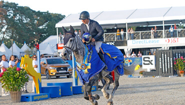 Rob Heiligers and Cassius Clay VDV Z fly to the win in the Sires of the World 2019