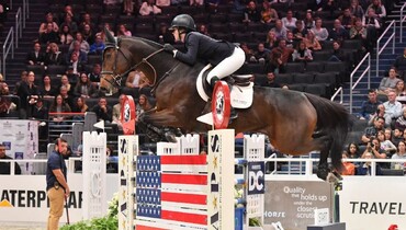 Sydney Shulman makes it two in a row at Washington International Horse Show
