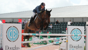 Richard Fellers goes east to open WEF week 6 with a win