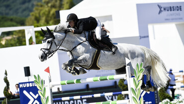 Maikel van der Vleuten and Dana Blue best in the CSI4* Grand Prix at Hubside Jumping