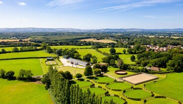 The perfect base for the sport horse in Sussex has price adjusted