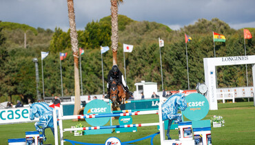 Gudrun Patteet and Sea Coast Kashmira Z take the top spot in the CSI4* Equine America Grand Prix at the Sunshine Tour