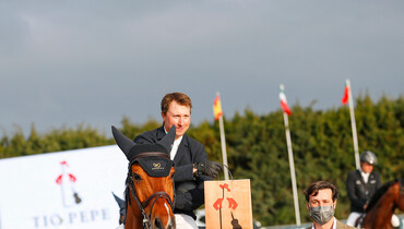 Douglas Lindelöw and Casco Blue take the top honours in the CSI4* 1.50m Tío Pepe Trophy at the Sunshine Tour