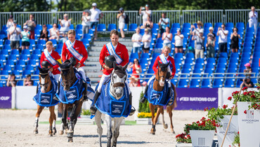 Germans win on dramatic day at sunny Sopot
