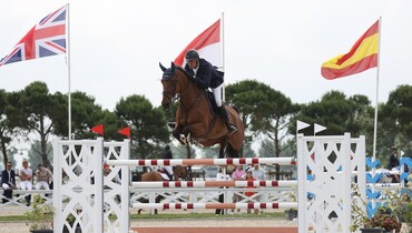 Dominique Hendrickx takes Thursday's biggest win at Knokke Hippique
