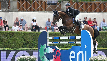 Darragh Kenny puts Ireland on top of the podium in the ENI speed at CSIO5* Rome Piazza di Siena