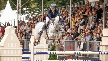 Sophie Hinners and Churchill 48 open with a home win in Münster