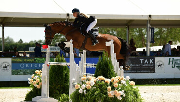 Kristen Vanderveen takes top honors in Thursday’s $37,000 Hampton Classic Speed Stake CSI5* at the 2022 Hampton Classic Horse Show