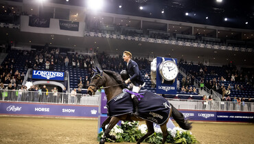 Coyle cruises at Toronto's centennial