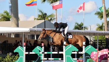 Sarah Scheiring and Margriet de Mariposa make winning WEF debut