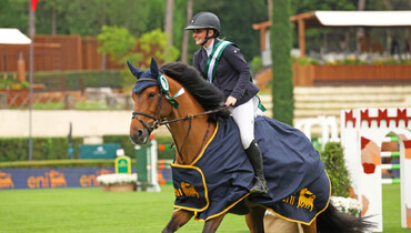 Jodie Hall McAteer and Kimosa van het Kritrahof take Thursday’s biggest win at Piazza di Siena