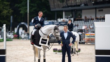 Hans-Dieter Dreher and Vestmalle des Cotis fastest on day one in Rotterdam