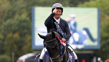 Robert Whitaker lands first Longines King George V Gold Cup