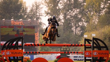 Foster makes her target in CSI3* Kubota Canada Winning Round 1.45m