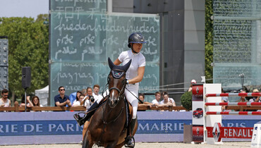 Lauren Hough takes the Prix Renault Kadjar in Paris