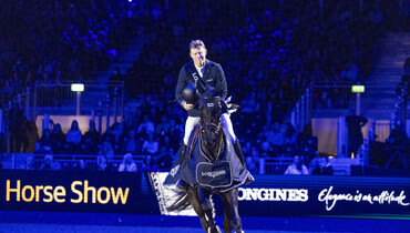 Max Kühner and EIC Cooley Jump The Q take the top honours in the CSI5*-W 1.55m Longines Christmas Cracker in London