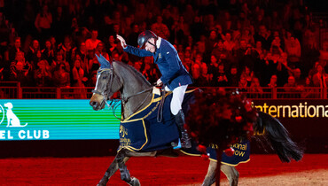 John Whitaker and Sharid win The Santa Stakes in London