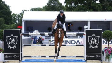 Home win for Laura Renwick in London