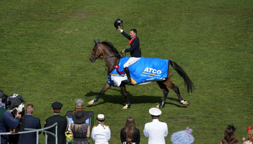 Conor Swail and Count Me In take the win in the CSI5* 1.60m ATCO Queen Elizabeth II Cup at Spruce Meadows