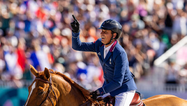 Homes heroes Julien Epaillard and Dubai du Cedre top the Olympic individual qualifier in Versailles as thirty move on to the final