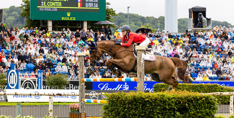 Lillie Keenan receives the style award at CHIO Aachen 2025