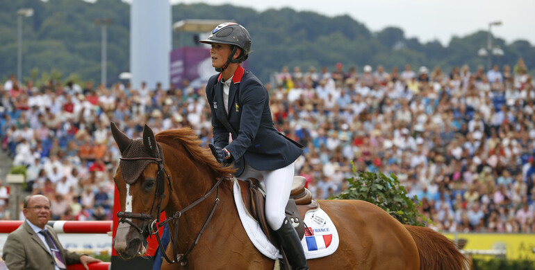 Flora de Mariposa back in the ring