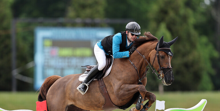 Samuel Hutton and WKD Toronto are crowned champions in $62,480 CSI2* Grand Prix during HITS Hudson Valley Jumper Special