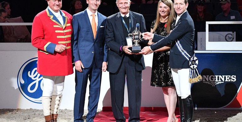 McLain Ward and Lauren Hough awarded at Washington International Horse Show